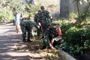 Babinsa Koramil 1510/Cilimus Kerja Bakti di Desa Bunigeulis